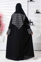 عباية سوداء فاخرة بتدخيلات تطريز من الامام والياقة