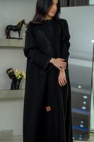 عباية كلوش بياقة أنيقة مع كرستال