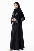 عباية شتوية بتدخيلات قماش الكشميري على الياقة والأ...