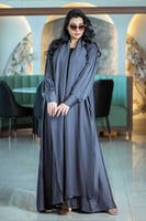 عبايةكلاسيك ملونة بقصة مميزة وكم مزموم