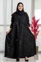 عباية كلوش أسود بتدخيلات رسمة ناعمة من الأمام