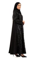 عباية أريج شتوية بدانتيل مطرز بالخيوط والترتر