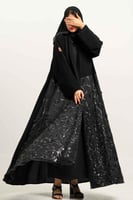 عباية كريب مع تدخيلات طبقة تل مطرز اسفل العباية