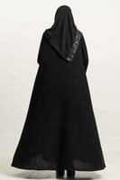 عباية كريب مع تدخيلات طبقة تل مطرز اسفل العباية