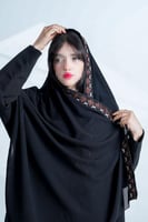 طرحة Z127 لون اسود بتطريز بني