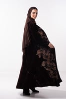 عباية سلاف الشتوية باللون البني