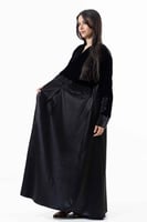 عباية شتوية بتدخيلات مخمل وكرستال على الأمام واليد...