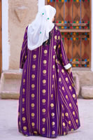 عباية يوم التأسيس مع تدخيلات قماش ابيض ع الياقة