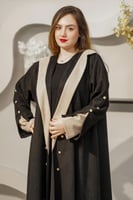 عباية شتوية شاموه أسود مع تدخيلات قماش بيج وأزارير...