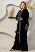 عباية مخمل أسود مع جلد على اليد والأمام