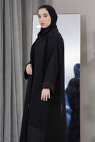 عباية سادة بتدخيلة قماش جاكار على الياقة واليد