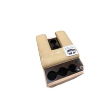 تكاية لاندكروز فاخرة مع حامل اكواب ومنفذ شاحن 2022