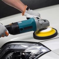 خدمة تلميع السيارة الإحترافية