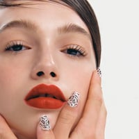 انتروبي طلاء أظافر سهل التقشير لون أسود شفاف