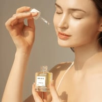 سيروم مرطب ومفتح غني بالزيوت الطبيعية من بيجيك