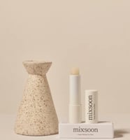 مرطب الشفاه النباتي بزبدة الشيا من ميكسون - شفاف