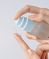 سيروم بالخميرة المرطبة لحيوية و تقوية حاجز الجلد م...