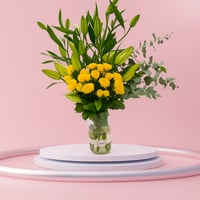 تحية طيبة /باقة من الزنابق والوردالصفراء