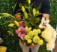 رذاذ الفرح / فازه ورد مزهرية فاخره