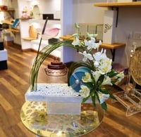 باقة ورد مخصصة مع شوكولاتة أنوش