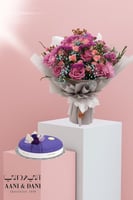 باقة ورود بنفسجية ووردية مع كيكة اني داني الصغيرة