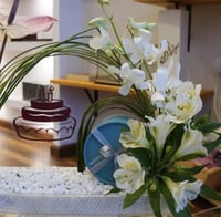 باقة ورد مخصصة مع شوكولاتة أنوش