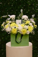 ابتسامة مشرقة باقة ورد مع شوكولاتةباتشي