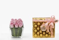 أناقة هادئة في مزهرية مع شوكلاتة باتشي او فيريرو ا...