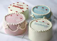 باقة / عيد ميلاد متكاملة مع ورد الجوري الاحمر