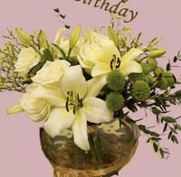 ورود صفراء وزنابق الدار البيضاء مع كيكة اني داني ك...