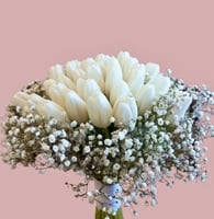 رقصة التوليب – مسكة عروس أنيقة بتوليب وجيبسوفيلا