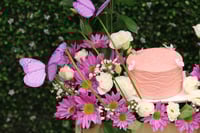 جنة الفراشات/باقة ورد مع كيكة في إطار أكريليك