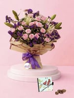 لمسة من السحر والبساط | باقة وردمع شوكلاتة فيريرو...