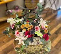 باقة ألوان زاهية سلة أزهار متنوعة