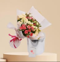 ابتسامة مشرقة باقة ورد