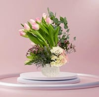 همسات الزمن والضحك | سلة ورد