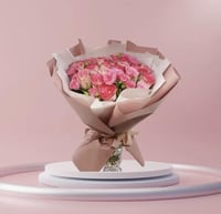 نفحات الورد – باقة ورد فاخرة 16 وردة مع ورود صغيرة