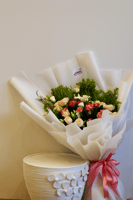 ابتسامة مشرقة باقة ورد