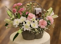 باقة ألوان الربيع مع شوكولاتة فاخرة