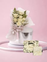 باقة أناقة بيضاء / مع شوكلاته باتشي او فيريرو