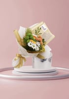 باقة صن شاين – باقة ورد طبيعي برتقالي مع زهور صفرا...