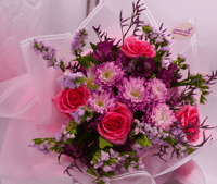 باقة الحب الوردية – بوكيه ورد وردي فخم بألوان ناعم...