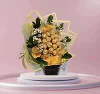 ابتسامة مشرقة – باقة ورد صفراء مع شوكولاتة فيريرو...