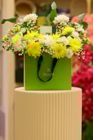 ابتسامة مشرقة باقة ورد مع شوكولاتةباتشي