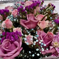 باقة مزيج نابض بالحياة - ورود طبيعية فخمة لهدية مث...