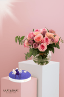 ورود وردية وبنفسجية مع كيكة اني داني الصغيرة