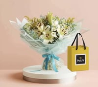 لمسة من السماء باقة ورد / مع شوكلاته باتشي او فيري...