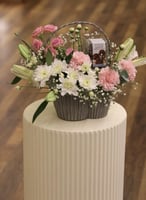 باقة ألوان الربيع مع شوكولاتة فاخرة