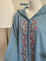 جلابية ناعمة مطرزة - لون سماوي L/XL