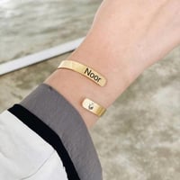 سواره نسائي بحفر ماسكين يد بعض